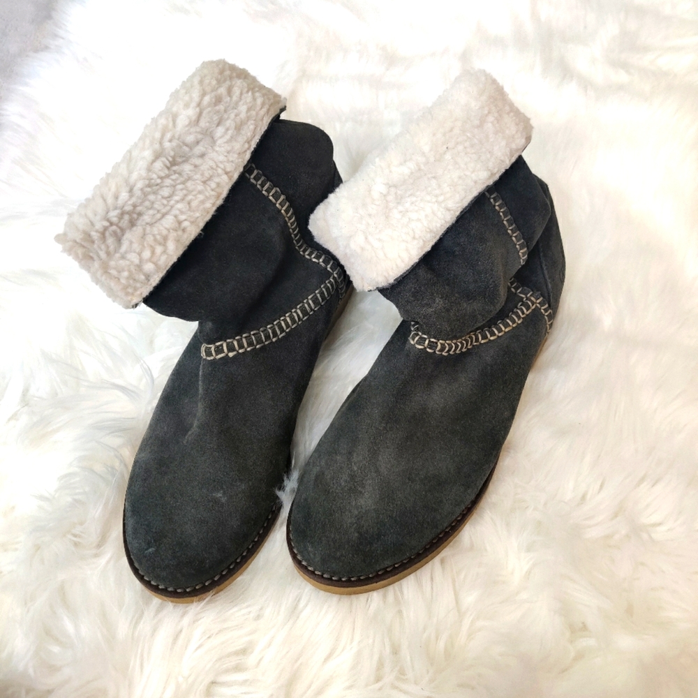 Coolway Suede fleece lined boots. Gray. Size 9.5.